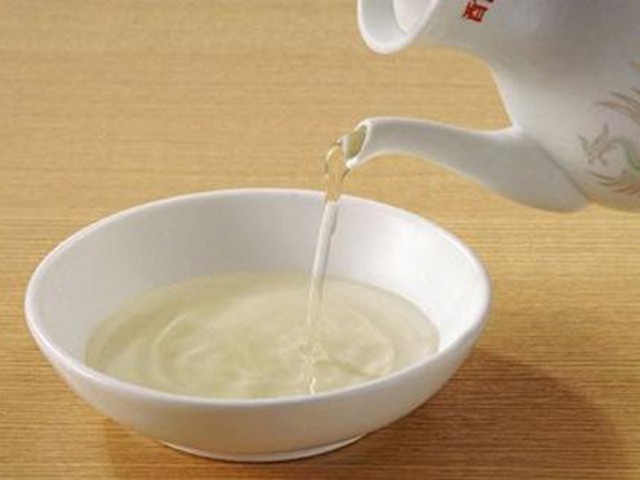 Dấm ăn cũng có thể khử mùi Cách khử mùi hôi của tủ lạnh