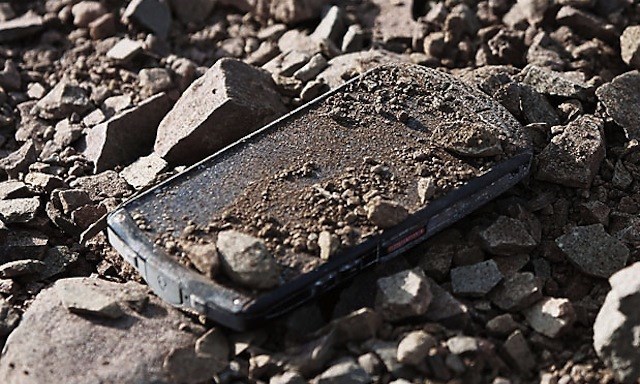 Smartphone Nhật có màn hình sapphire siêu bền trình làng Smartphone Nhật có màn hình sapphire siêu bền trình làng
