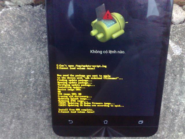Sau đó nhìn sang màn hình Zenfone 6, chờ đợi quá trình cập nhật hoàn tất như hình trên: Install From ADB Complete