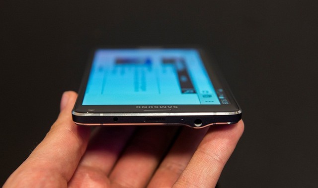 Trên tay Galaxy Note 4 với màn hình 5,7 inch siêu nét