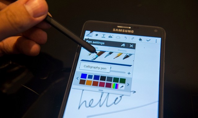 Trên tay Galaxy Note 4 với màn hình 5,7 inch siêu nét