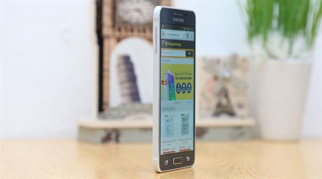 Samsung Galaxy Alpha được thegioididong phân phối với giá bán tham khảo khoảng 9.990.000 đồng