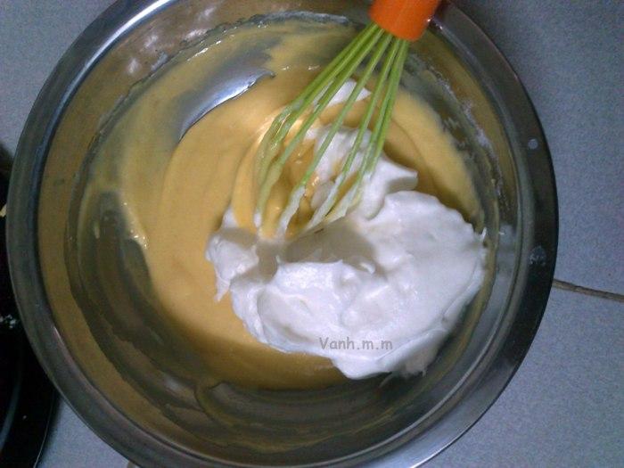 Yogurt chiffon cupcake mềm mịn, thơm mùi sữa chua