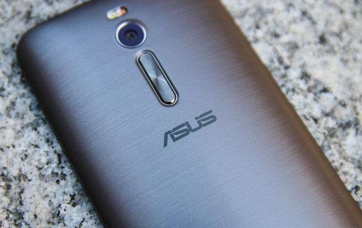 Asus Zenfone 2 mặt sau