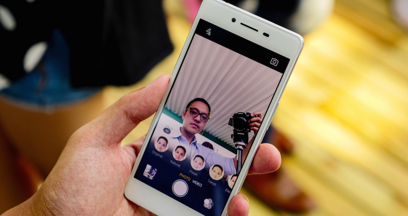 Loạt ảnh trên tay Oppo R7 và R7 Plus 2 Loạt ảnh trên tay Oppo R7 và R7 Plus 2
