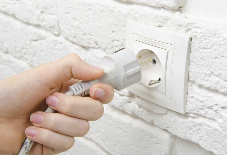 Rút nguồn điện trước khi sửa chữa Rút nguồn điện trước khi sửa chữa
