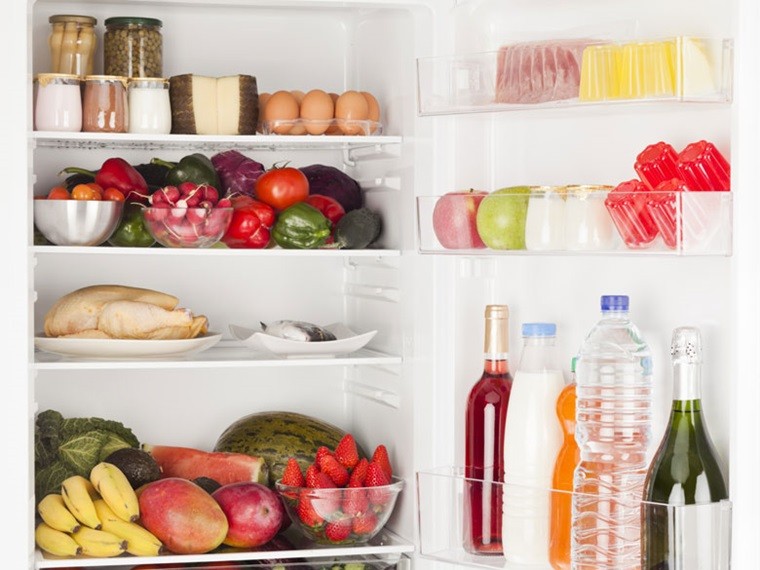 Không đặt quá nhiều đồ vào tủ lạnh, tạo khoảng trống để khí lạnh lan khắp tủ