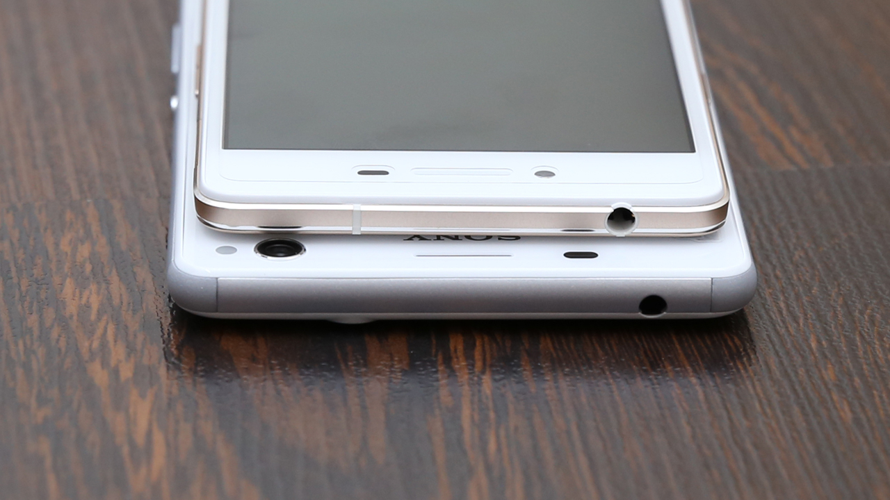 Cạnh viền Oppo R7 Lite và Sony C4 Dual Cạnh viền Oppo R7 Lite và Sony C4 Dual
