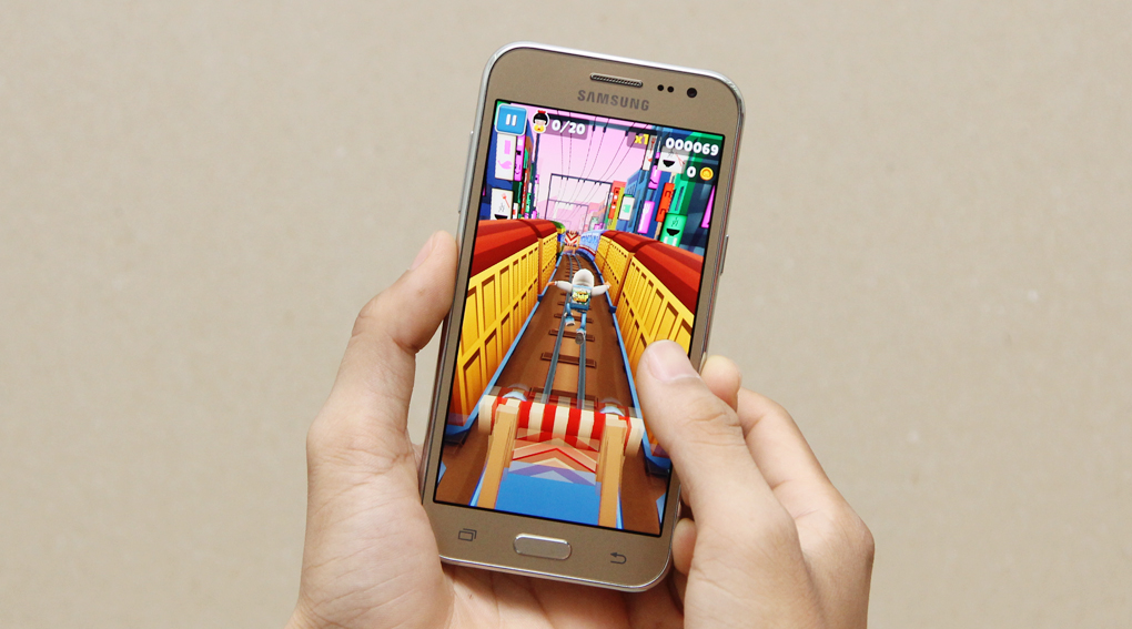 3 smartphone đời mới, đẹp và bền trong tầm giá dưới 4 triệu đồng Samsung-galaxy-j2-game