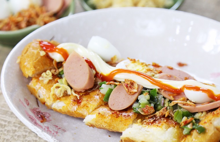 Bánh mì nướng muối ớt cay cay, giòn giòn siêu hấp dẫn