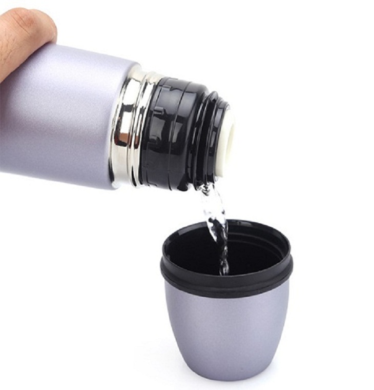 Chứa thức uống quá nóng trong bình giữ nhiệt có thể làm bạn bị bỏng