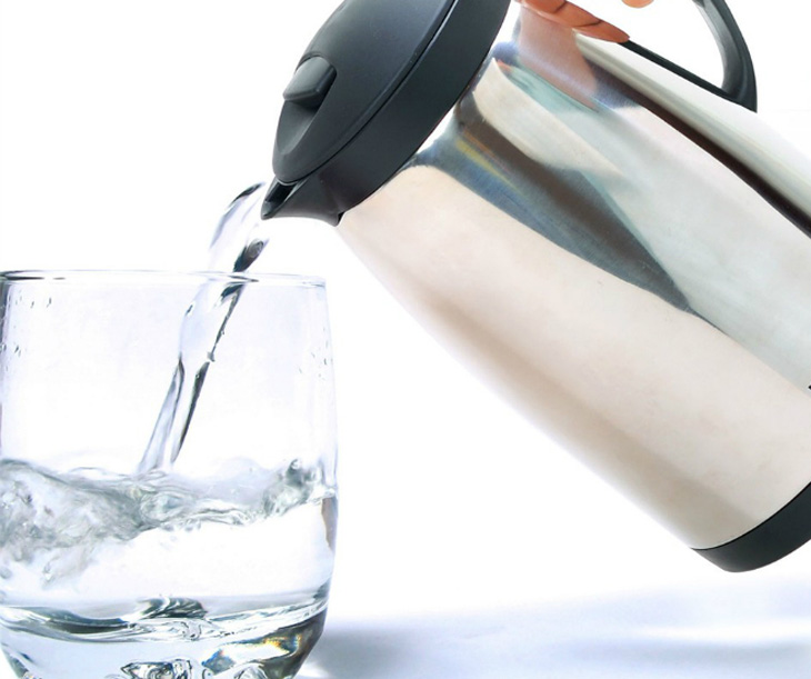 Sử dụng nước từ bình đun siêu tốc bị gỉ sét sẽ gây hại cho cơ thể