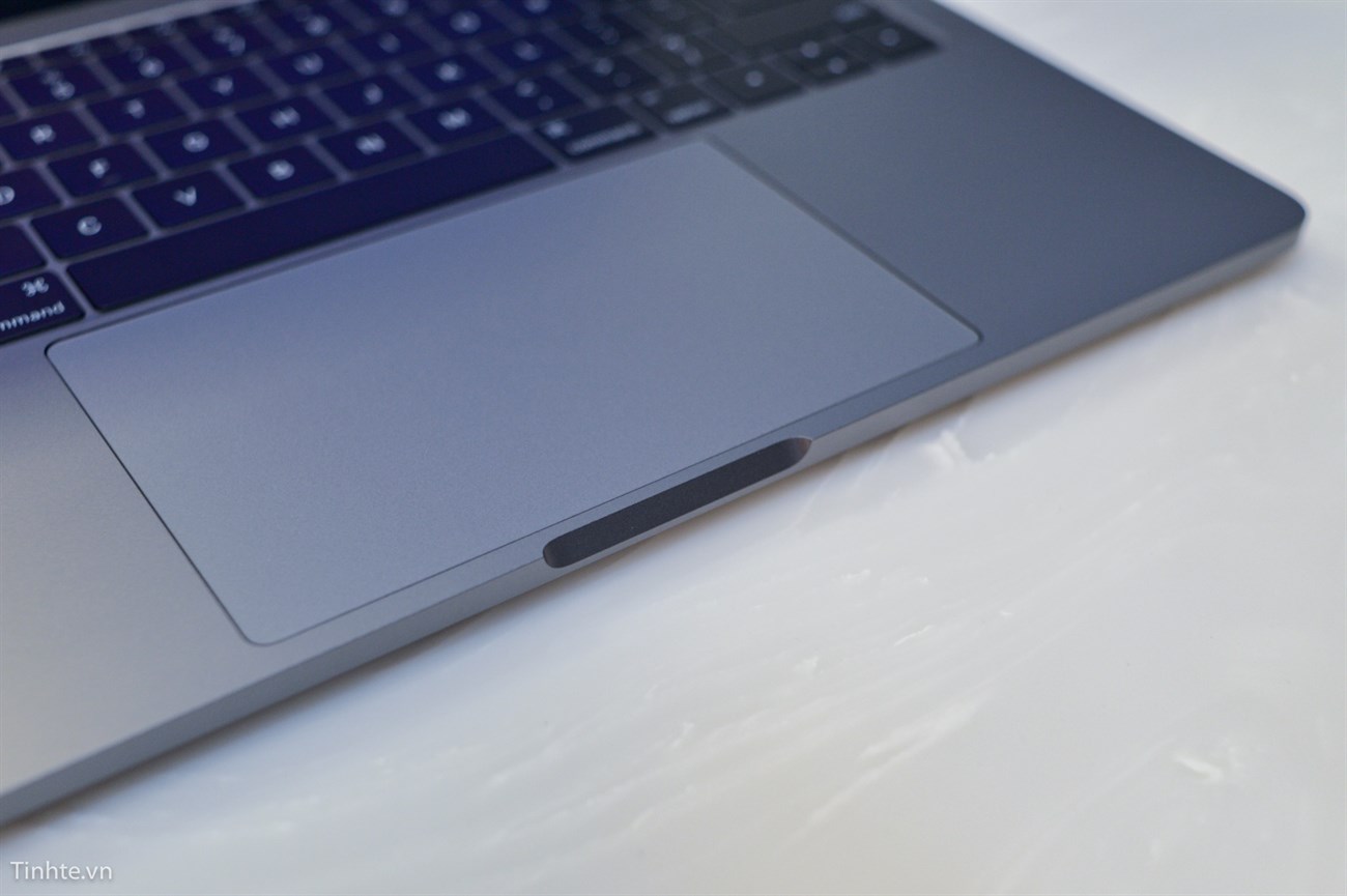 apple_1 Cận cảnh Macbook Pro 13 inch 2016: Quyến rũ khó cưỡng