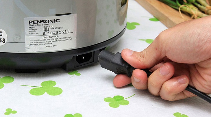 cẩn thận khi sử dụng bộ phận tiếp điện