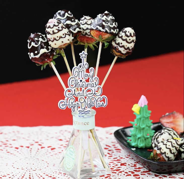 Cách làm dâu tây sô cô la siêu dễ thương cho ngày Noel Cách làm dâu tây sô cô la siêu dễ thương cho ngày Noel