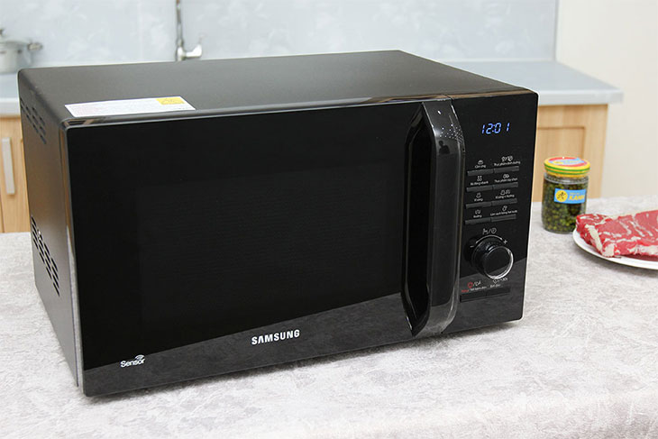 Nên mua lò nướng hay lò vi sóng trong Tết này