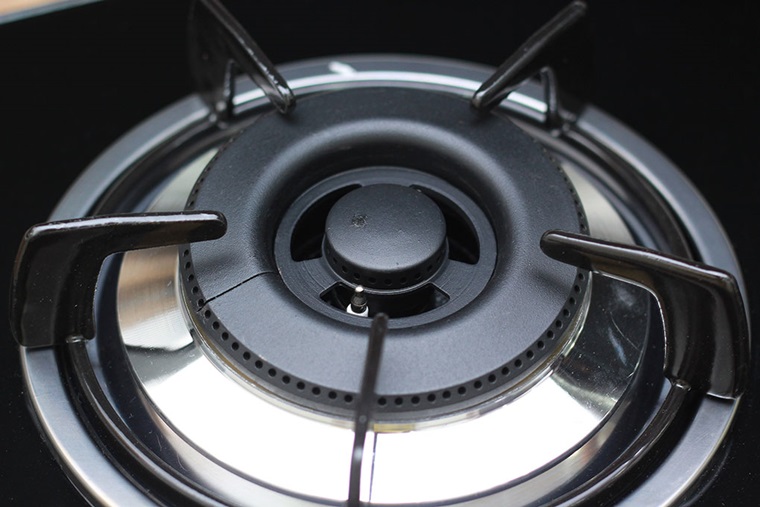 Đặt mâm chia lửa đúng vị trí để tránh lửa bị phựt