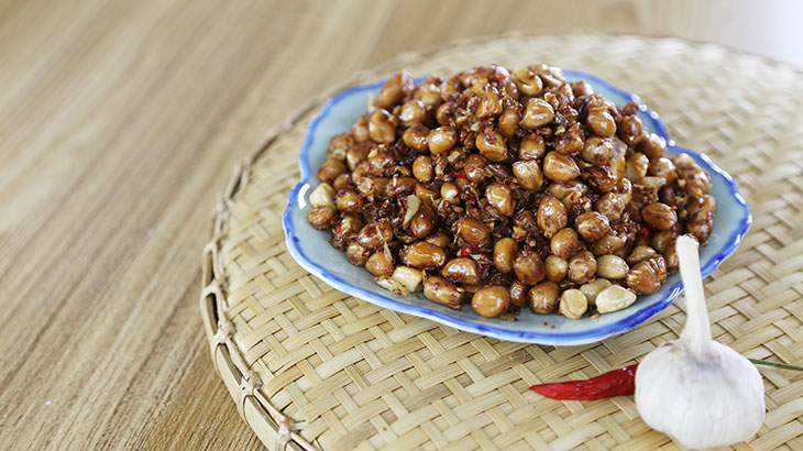 Cách làm đậu phộng rang tỏi ớt thơm ngon hấp dẫn Cách làm đậu phộng rang tỏi ớt thơm ngon hấp dẫn