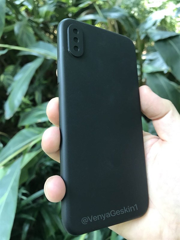 Mô hình iPhone 8 xuất hiện trên tay người dùng: Viền cạnh siêu mỏng, camera kép trước sau Mô hình iPhone 8 xuất hiện trên tay người dùng: Viền cạnh siêu mỏng, camera kép trước sau