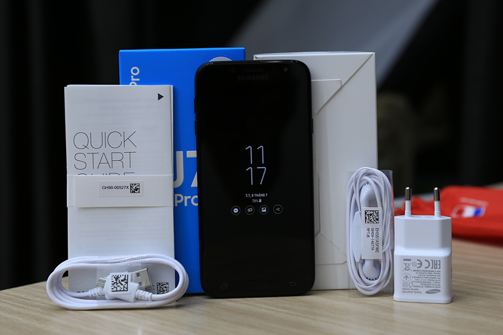 Mở hộp trên tay Samsung Galaxy J7 Pro, soái ca mới của phân khúc phổ thông Mở hộp trên tay Samsung Galaxy J7 Pro, soái ca mới của phân khúc phổ thông
