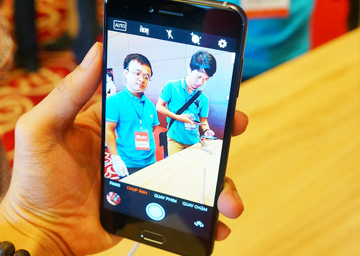 Trên tay Bphone 2017 khung kim loại, 2 mặt kính, giá 9.78 triệu