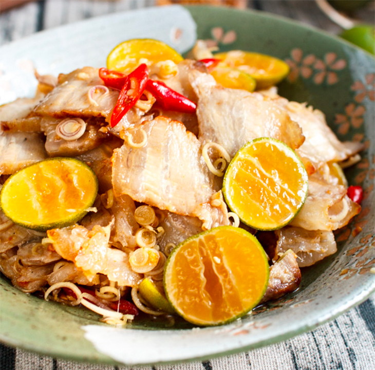 Cách làm thịt ba chỉ lắc sả tắc Cách làm thịt ba chỉ lắc sả tắc