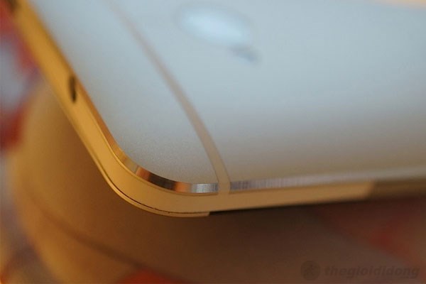Đường vát trên HTC ONE Đường vát trên HTC ONE được cắt bằng kim cương một cách tinh tế