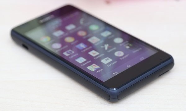 Cách bo góc và đường viền đặc trưng của Sony Xperia E1 thiết kế cao cấp