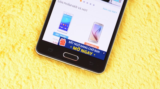 Phần dưới vẫn là bộ 3 phím bấm quen thuộc của Android với nút Home vật lý cùng 2 phím điều chỉnh cảm ứng Phần dưới vẫn là bộ 3 phím bấm quen thuộc của Android với nút Home vật lý cùng 2 phím điều chỉnh cảm ứng