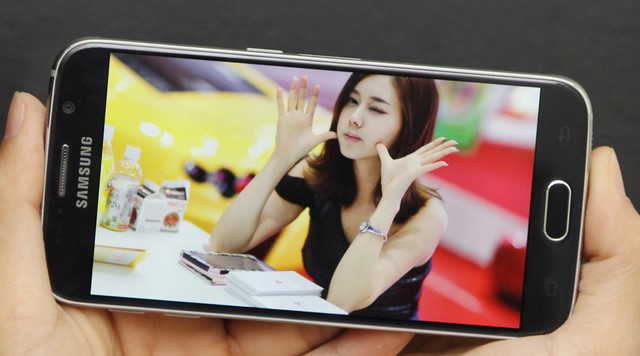 Mật độ điểm ảnh tới 577 ppi giúp hình ảnh hiển thị rất sắc nét trên S6 Mật độ điểm ảnh tới 577 ppi giúp hình ảnh hiển thị rất sắc nét trên S6