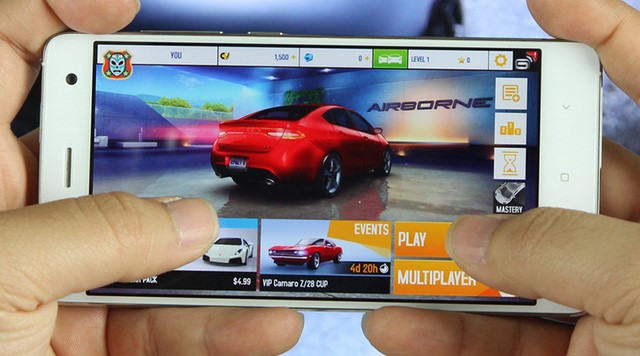 Game Asphalt 8 chơi ở cấu hình cao nhất có thể được chạy tốt trên Xiaomi MI 4 Game Asphalt 8 chơi ở cấu hình cao nhất có thể được chạy tốt trên Xiaomi MI 4