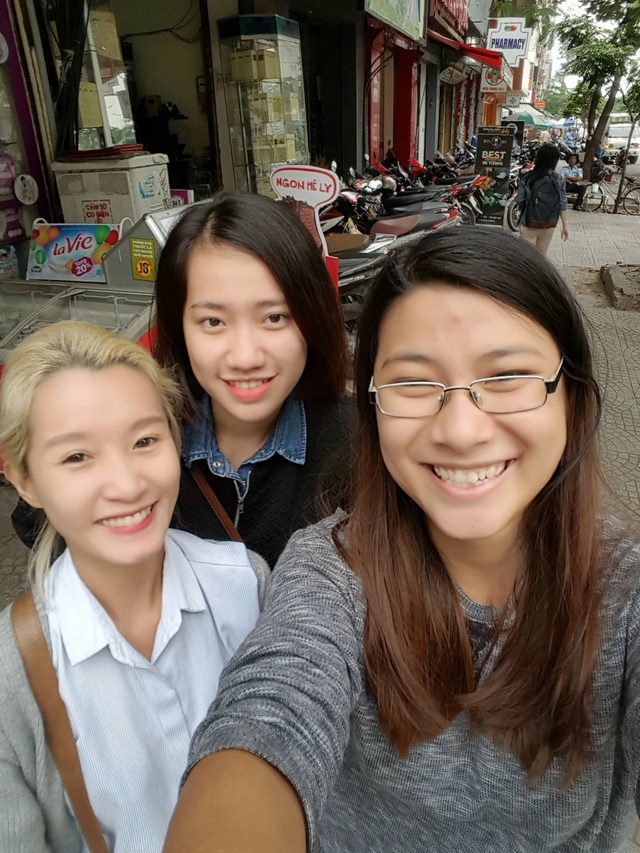 Ngay cả với camera khi để dọc cũng dễ dàng để chụp hình nhiều người Ngay cả với camera khi để dọc cũng dễ dàng để chụp hình nhiều người
