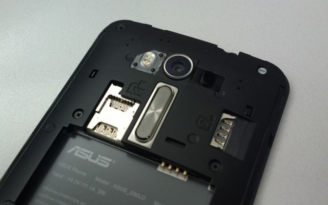 Zenfone 2 Laser hỗ trợ tính năng hai sim hai sóng rất tiện dụng và được nhiều thị trường ưa thích Zenfone 2 Laser hỗ trợ tính năng hai sim hai sóng rất tiện dụng và được nhiều thị trường ưa thích