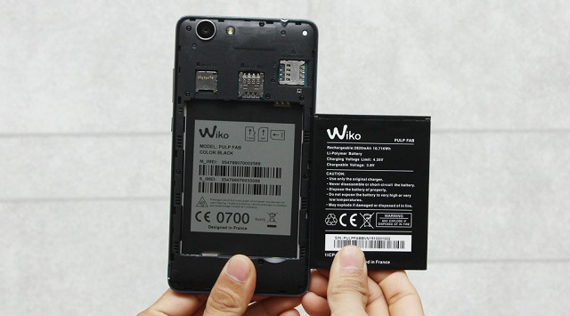 Pin máy có thể tháo rời với dung lượng 2820 mAh Pin máy có thể tháo rời với dung lượng 2820 mAh