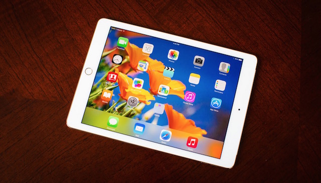 Màn hình lớn 9.7 inch, màn hình Retina của Apple cho hình ảnh nét và màu sắc tươi hơn Màn hình lớn 9.7 inch, màn hình Retina của Apple cho hình ảnh nét và màu sắc tươi hơn