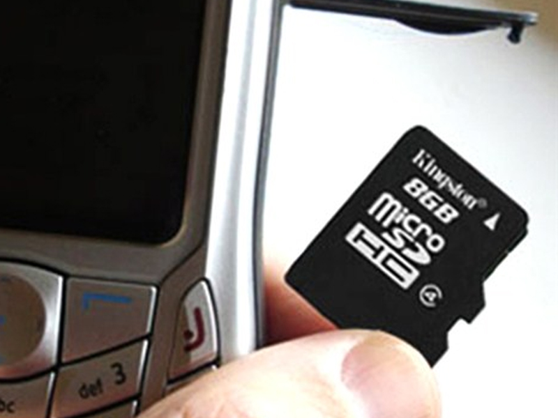 thẻ nhớ 8 GB giảm giá 119k ,tặng kèm đầu đọc thẻ, hàng chất lượng , giá hợp lí The-nho-microsd-8gb-kingston-1-1-1