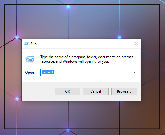 Bước 1: Trên windows 10 Home bạn nhấn tổ hợp Windows + R, gõ Regedit sau đó nhấn Enter